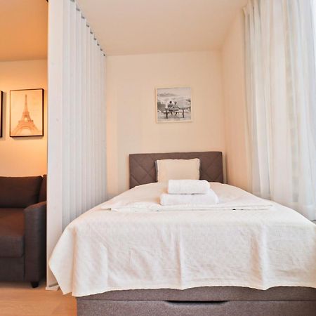 Sunny Apartment In Smichov, Prague 5 Экстерьер фото