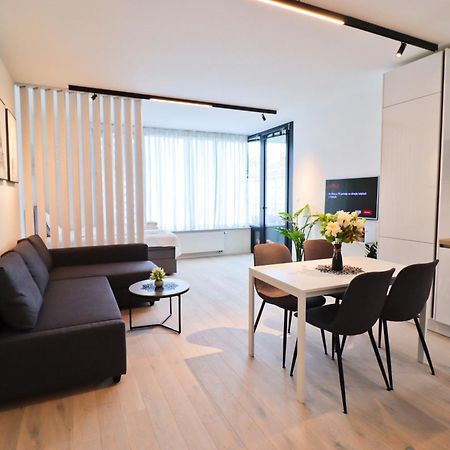 Sunny Apartment In Smichov, Prague 5 Экстерьер фото