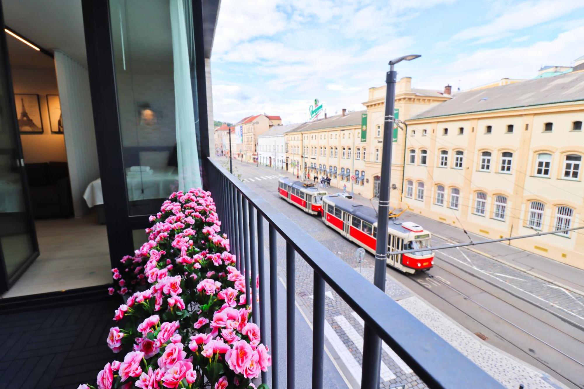 Sunny Apartment In Smichov, Prague 5 Экстерьер фото