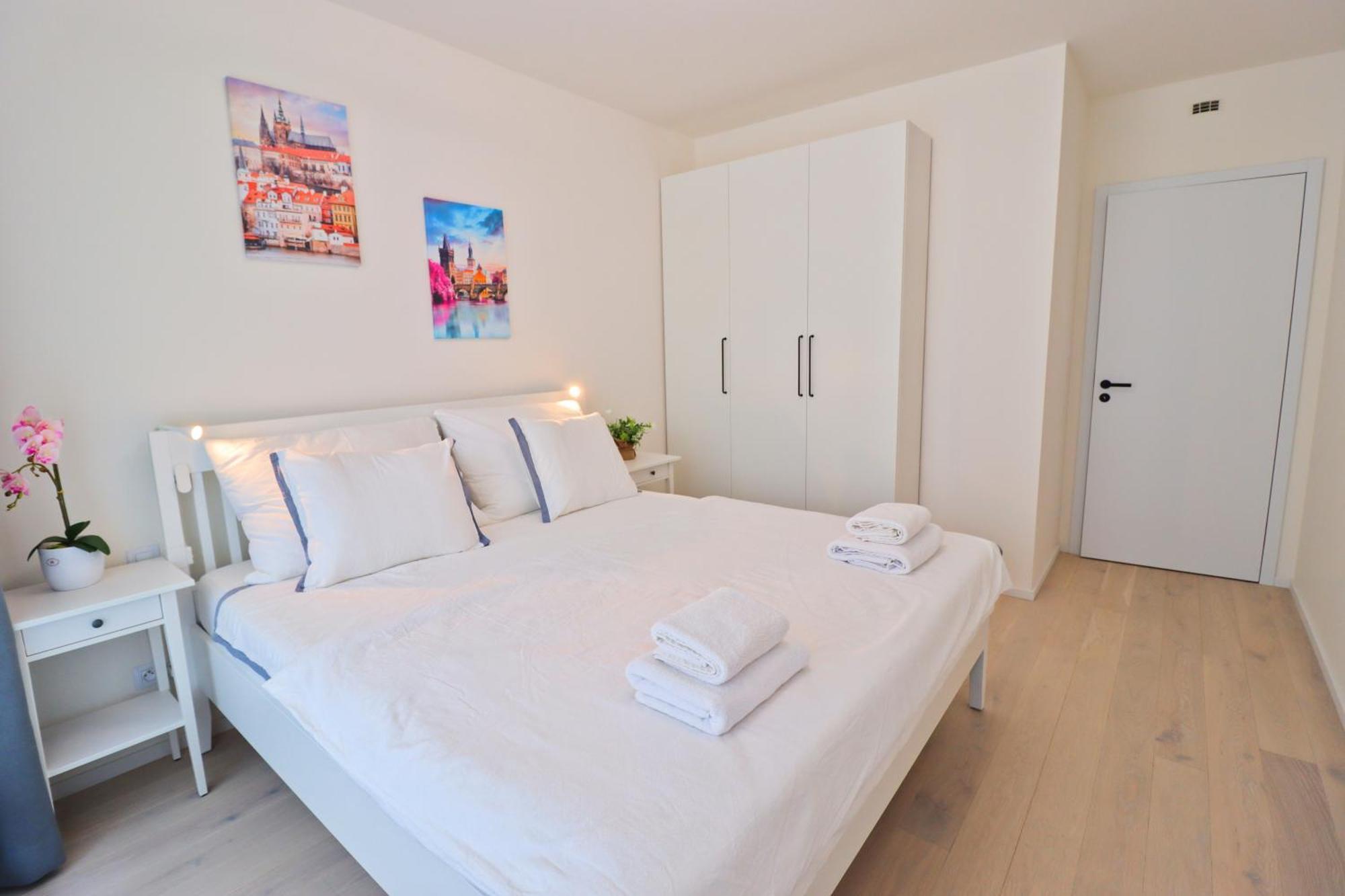 Sunny Apartment In Smichov, Prague 5 Экстерьер фото