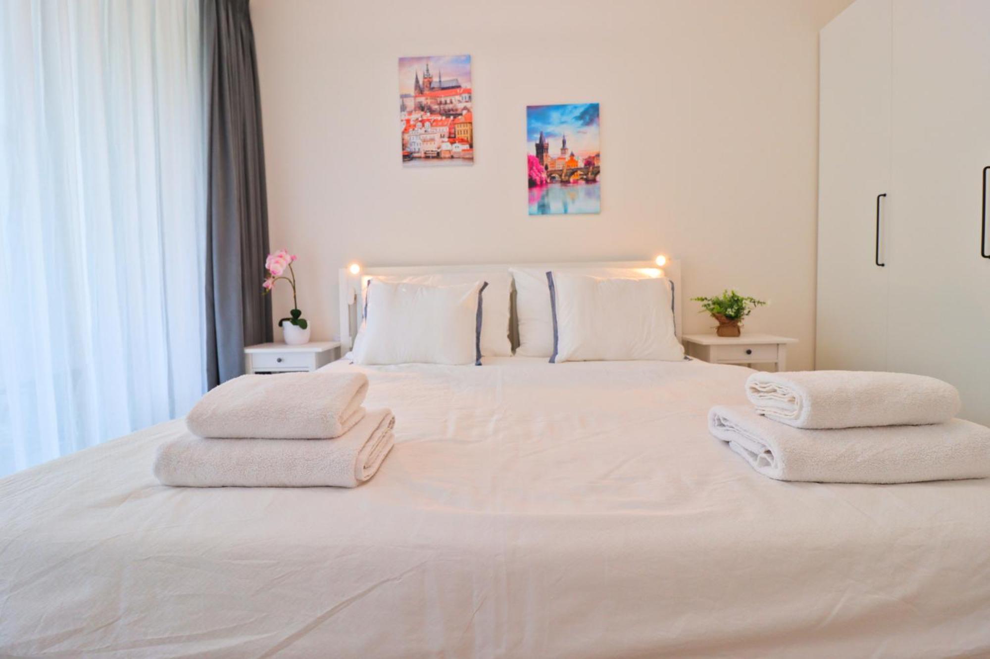 Sunny Apartment In Smichov, Prague 5 Экстерьер фото