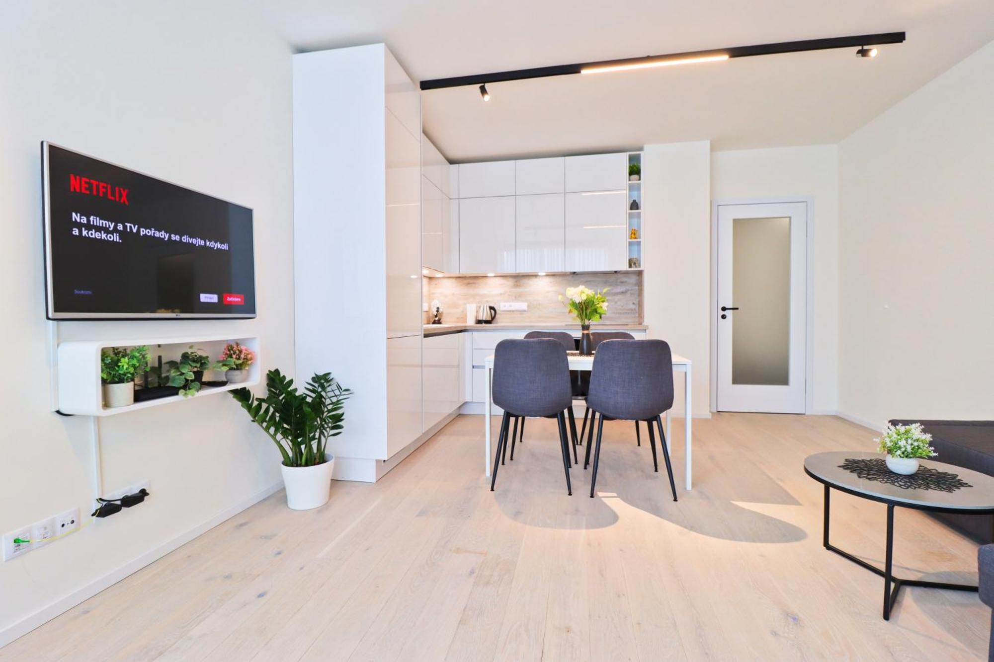 Sunny Apartment In Smichov, Prague 5 Экстерьер фото