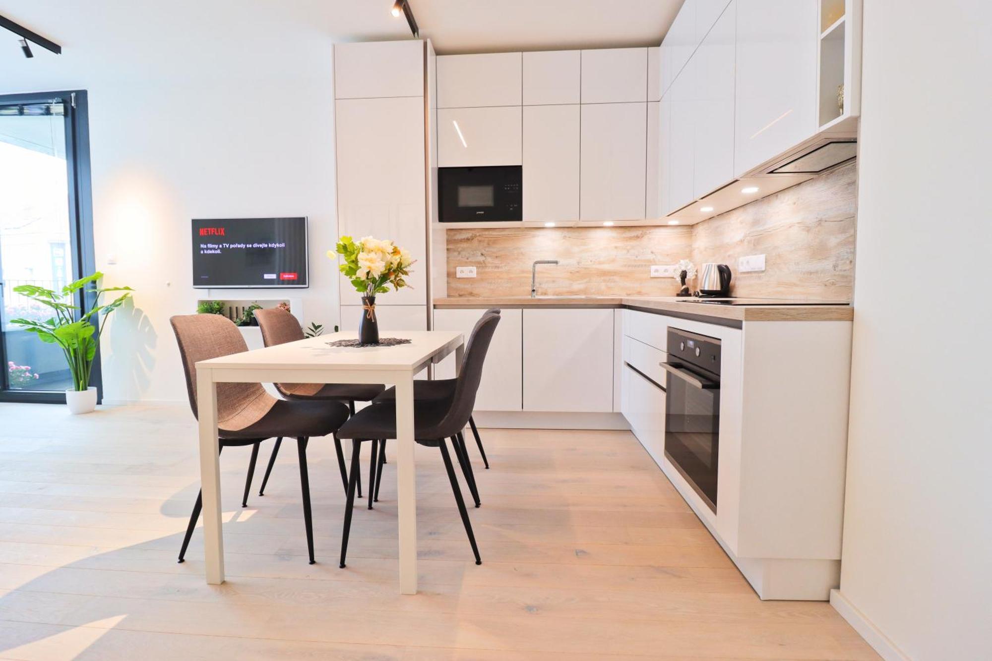 Sunny Apartment In Smichov, Prague 5 Экстерьер фото