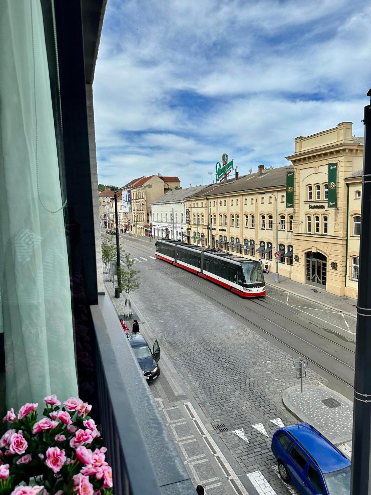 Sunny Apartment In Smichov, Prague 5 Экстерьер фото